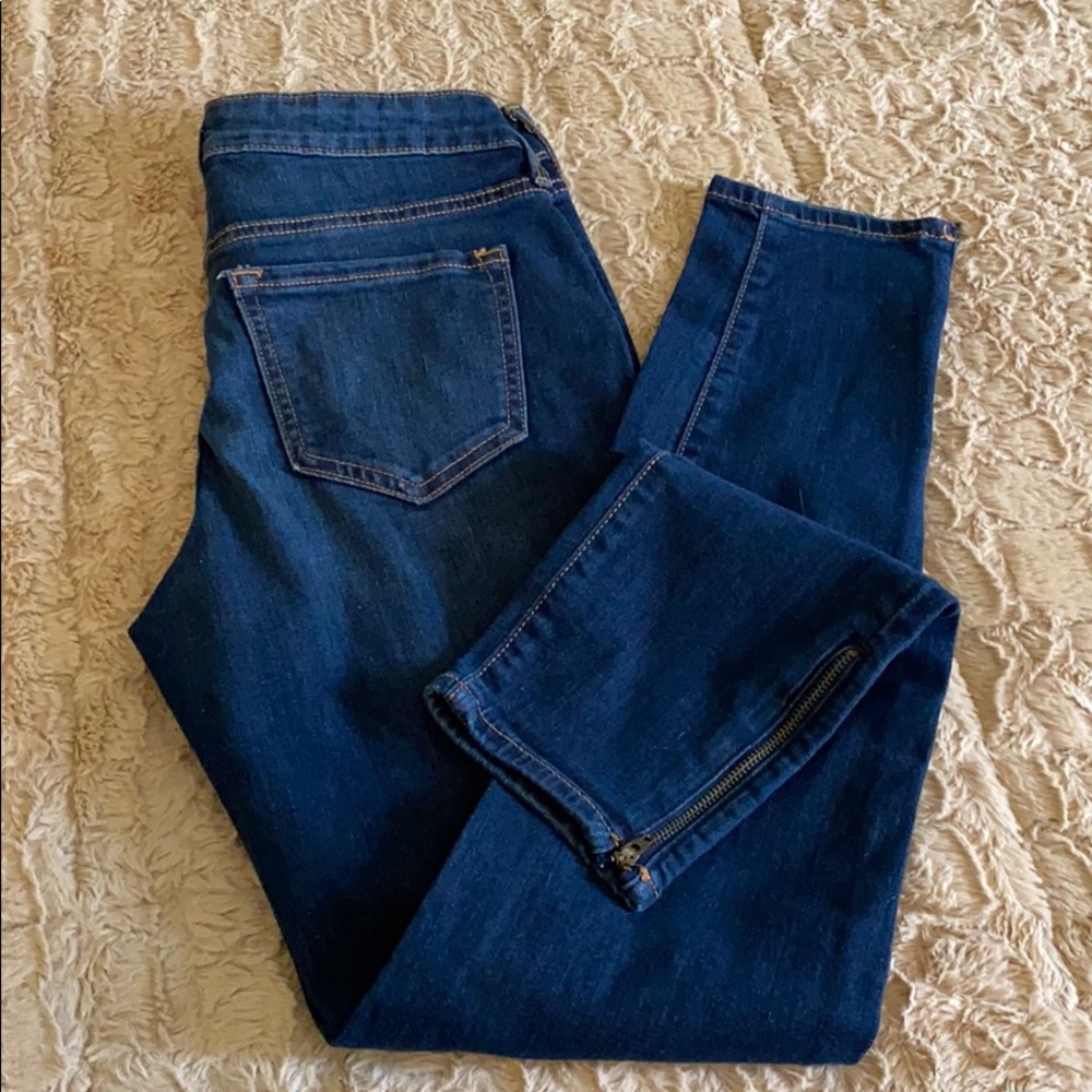Old Navy mid rise skinny jeans with zipper